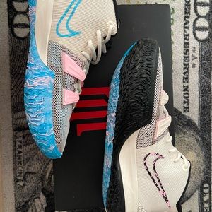 Kyrie 7 ‘Pale Ivory’ size 10.5